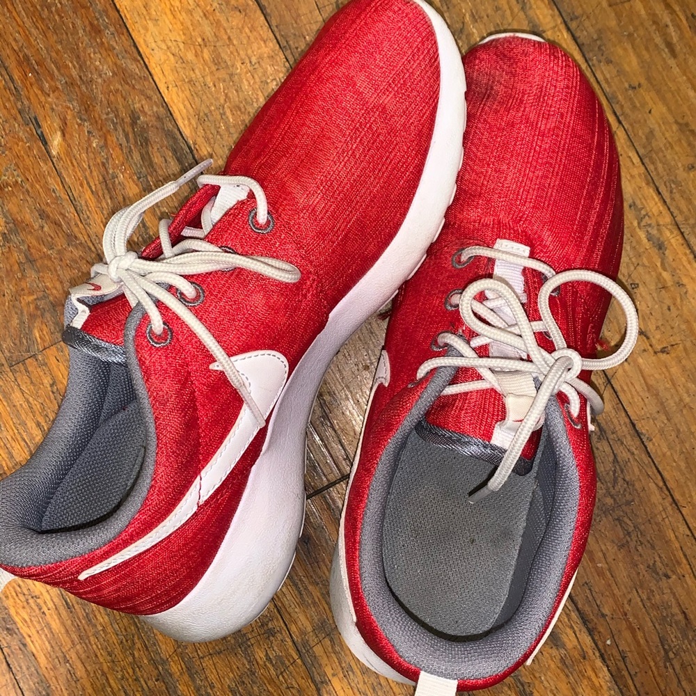 Nike youth roshe run sneakers